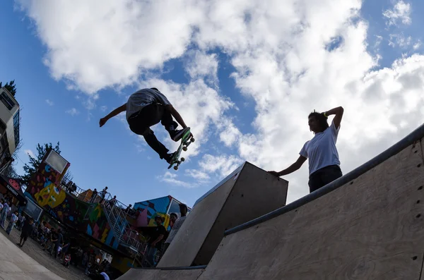 Gabriel Machado flying on the mini ramp — Stock Photo, Image