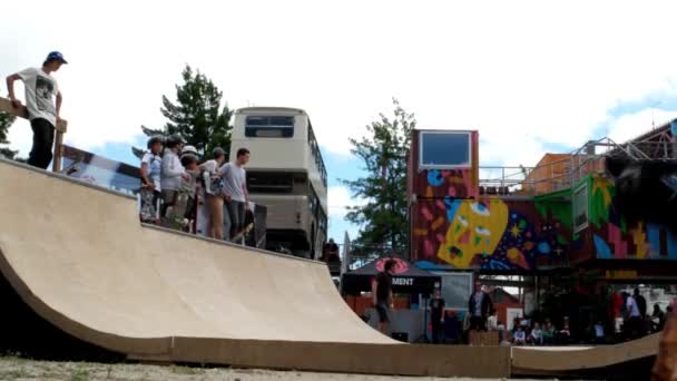 Bruno Senra on the mini ramp — Stock Video