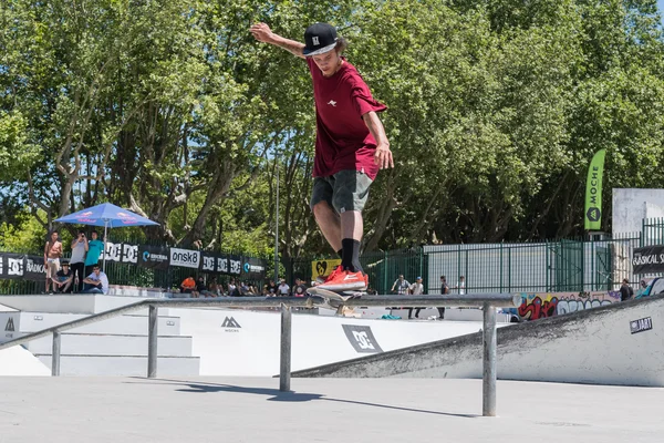 Тьяго Борхес во время соревнований DC Skate Challenge — стоковое фото