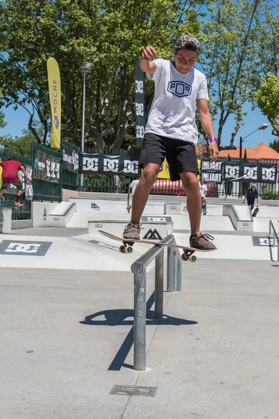 Мануэль Сантос во время соревнований DC Skate Challenge — стоковое фото