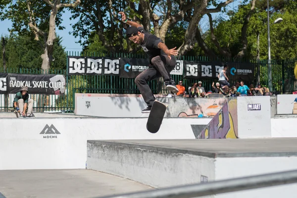 Жоао Сантос во время соревнований DC Skate Challenge — стоковое фото