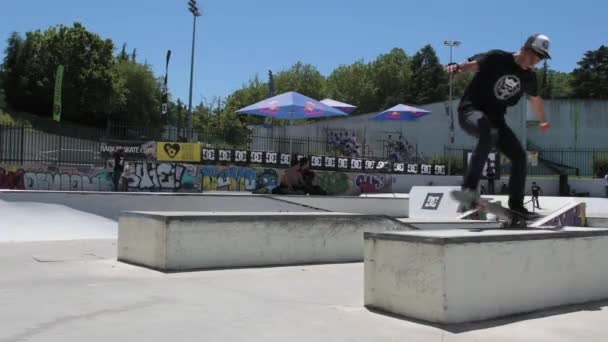 Ruben Castro during the DC Skate Challenge — Stock Video