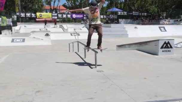 Pedro Rodrigues during the DC Skate Challenge — Stock Video