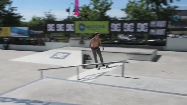 Jorge Simoes tijdens de Dc Skate Challenge — Stockvideo