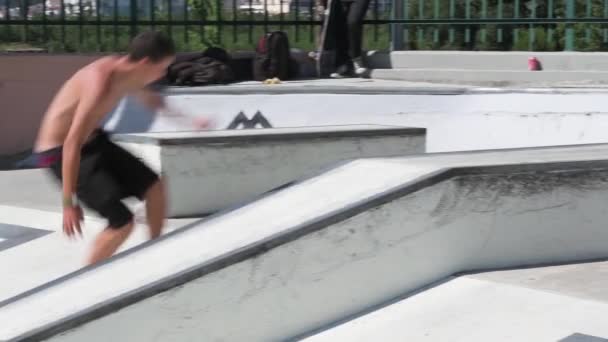 Gabriel Ribeiro durante o DC Skate Challenge — Vídeo de Stock