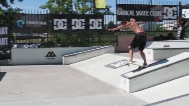 Gabriel Ribeiro tijdens de Dc Skate Challenge — Stockvideo