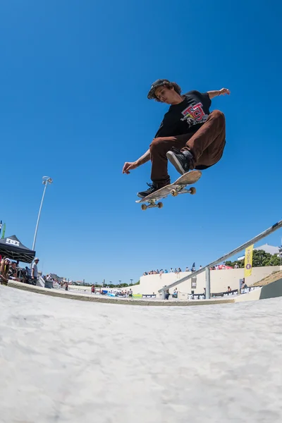 Тьяго Монтейро во время соревнований DC Skate Challenge — стоковое фото