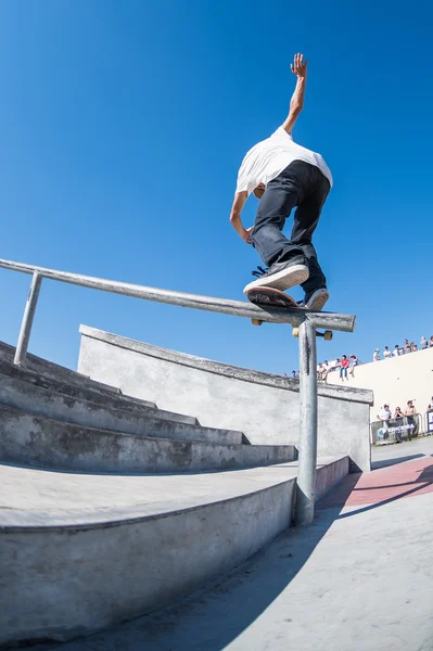 Бруно Сенра во время соревнований DC Skate Challenge — стоковое фото