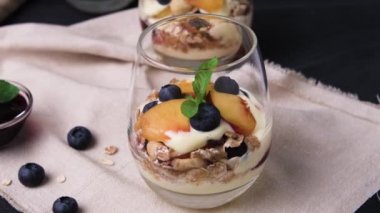 Krem ve şeftali çöl