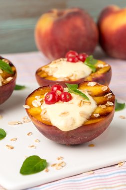 ızgara şeftali tatlısı