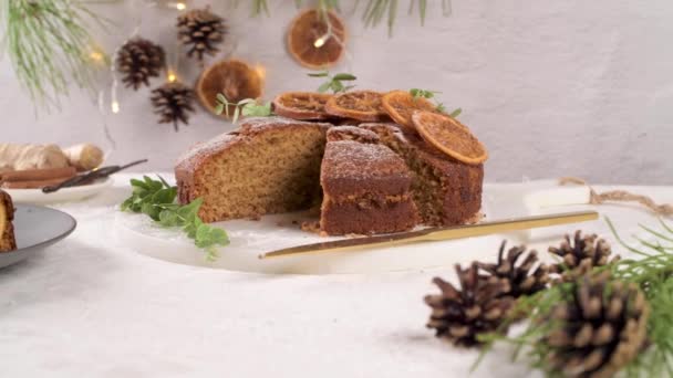 Torta Arancia Natale Affettata Decorata Con Arance Secche — Video Stock