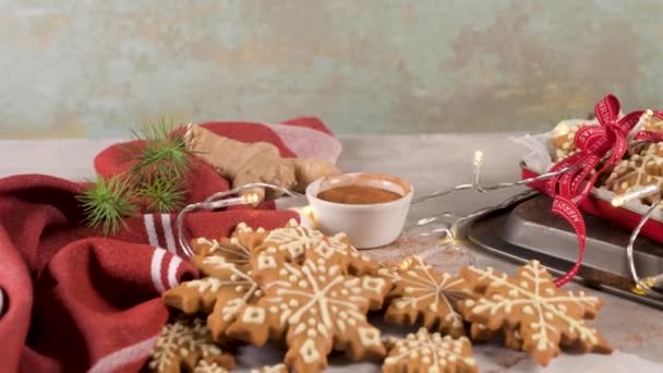 Biscoitos Natal Bancada Cozinha Com Decorações Festivas — Vídeo de Stock