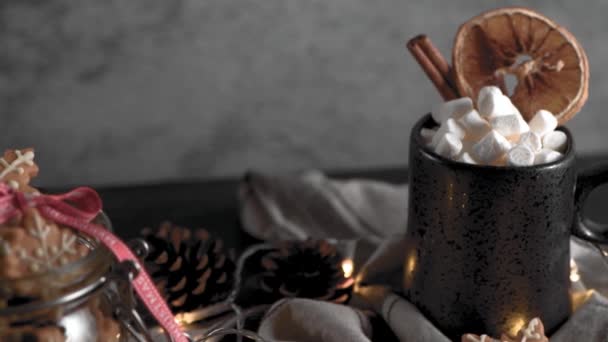 Galletas Navidad Horno Sobre Fondo Rústico Oscuro — Vídeo de stock