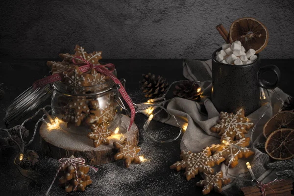 Galletas Navidad Horno Sobre Fondo Rústico Oscuro —  Fotos de Stock