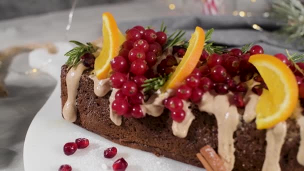 Natal Caseiro Feito Bolo Canela Com Frutas Biscoitos Spekulatius Creme — Vídeo de Stock