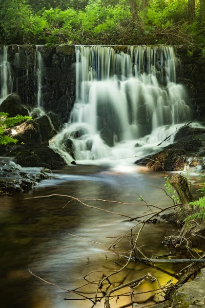 Wasserfall Der Nähe Des Flussstrandes Von Mamoa Milheiros Poiares Santa — Stockfoto