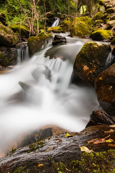 Vacker Vattenbäck Gresso Floden Portugal Långvarig Exponering Slät Effekt — Stockfoto