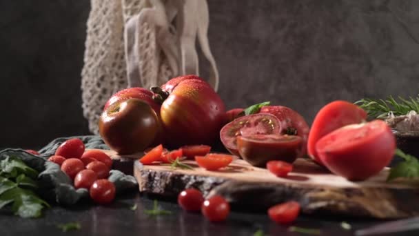 Grande Variété Tomates Sur Comptoir Cuisine Rustique Préparation Sauce Tomate — Video