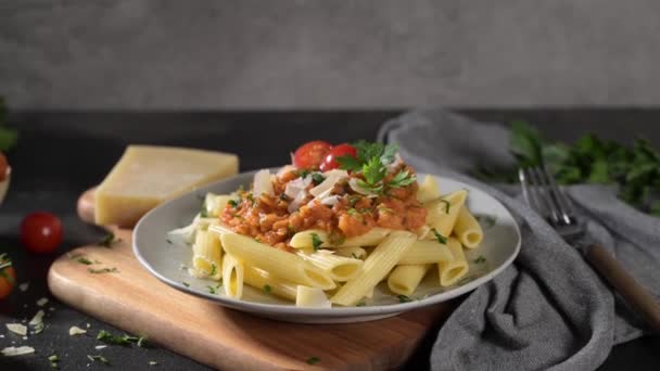 Vegetarian Lentil Bolognese Sauce Penne Pasta Dark Background Healthy Eating — Stock Video