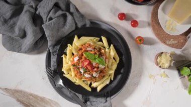 Vejetaryen mercimek Bolonez soslu makarna. Sağlıklı yeme kavramı.