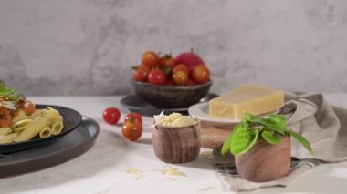 Vejetaryen mercimek Bolonez soslu makarna. Sağlıklı yeme kavramı.