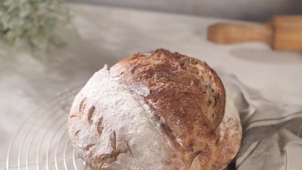 Pão Ervas Crocantes Caseiro Balcão Cozinha — Vídeo de Stock