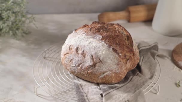 Pão Ervas Crocantes Caseiro Balcão Cozinha — Vídeo de Stock