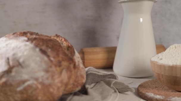 Pão Ervas Crocantes Caseiro Balcão Cozinha — Vídeo de Stock