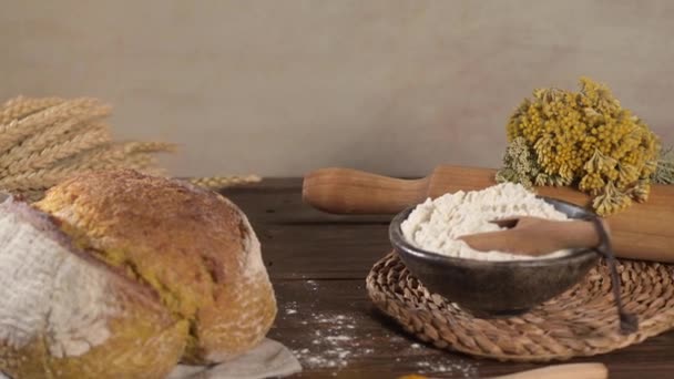 Домашний Хрустящий Куркумы Хлеб Кухне Столешницы — стоковое видео