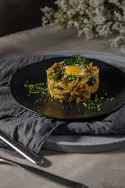 Tavuk sütyeni, geleneksel Portekiz yemeği..