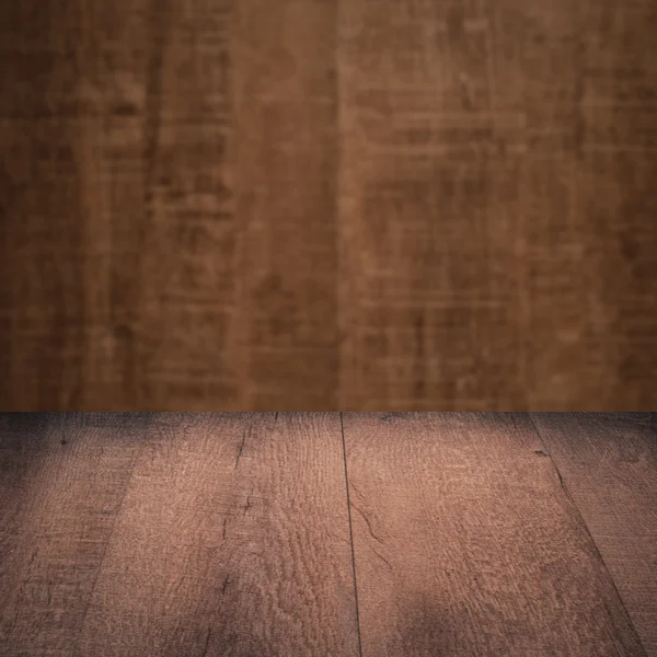 Tabel met houten muur — Stockfoto