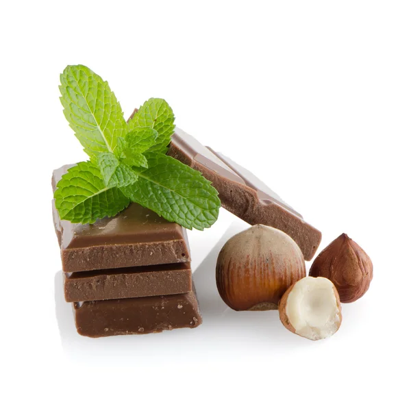 Barra de chocolate con avellanas —  Fotos de Stock