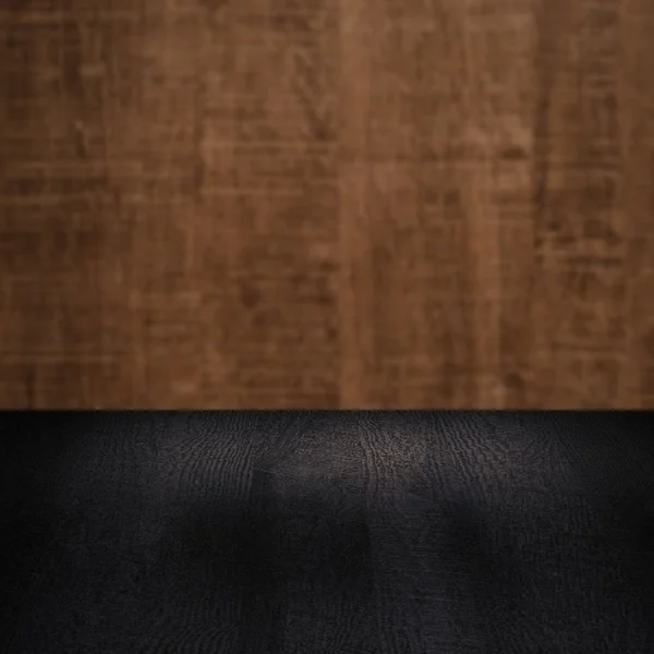 Tisch mit Holzwand — Stockfoto