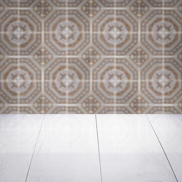 Masa üstü ahşap ve seramik duvar bulanıklık