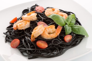 siyah spagetti karides