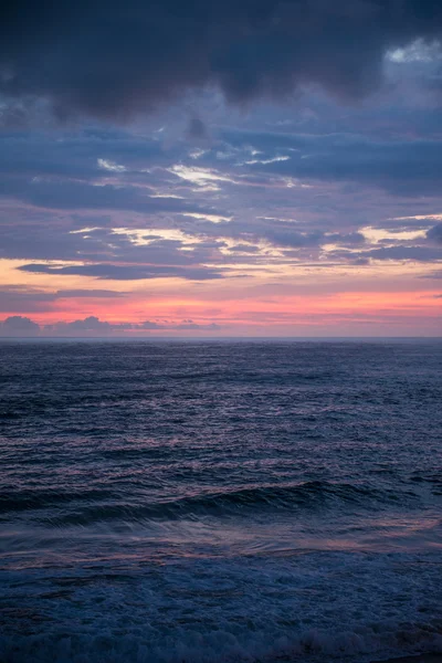 Puesta de sol cielo nublado —  Fotos de Stock