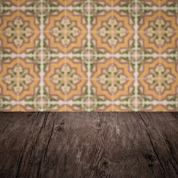 Wood table top and blur   ceramic tile  wall in background — Stock Photo, Image