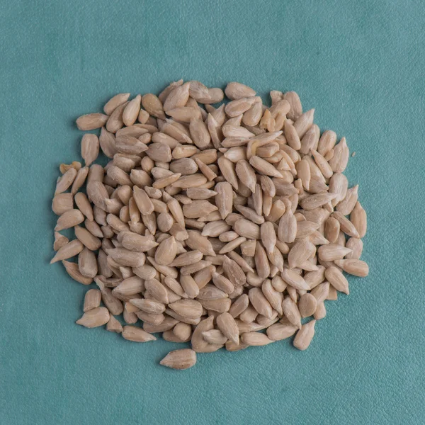 Circle of shelled sunflower seeds — Stock Photo, Image