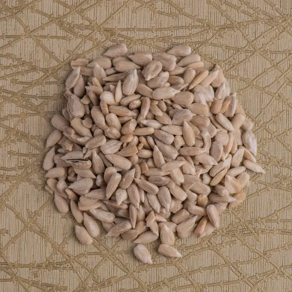 Círculo de semillas de girasol sin cáscara —  Fotos de Stock