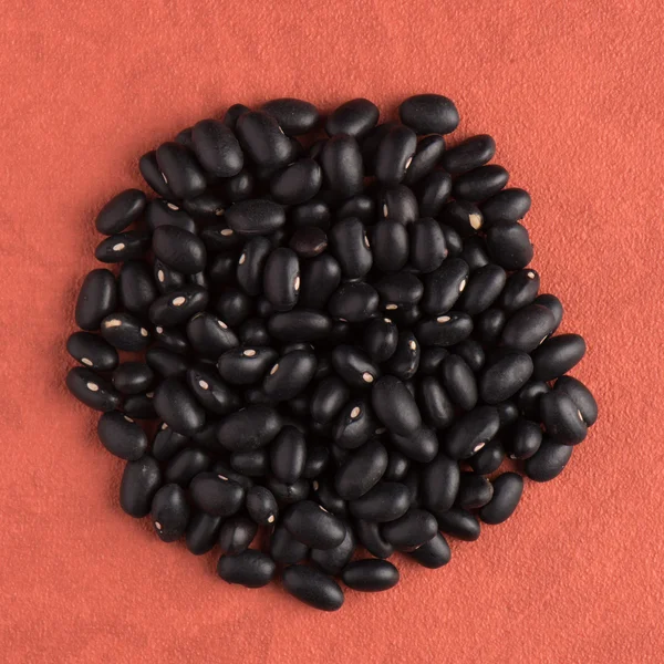 Cirkel med svarta bönor — Stockfoto