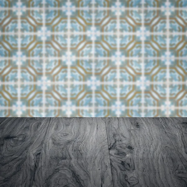 Wood table top and blur  ceramic tile pattern — Stock Photo, Image