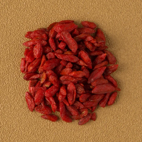 Circle of dry red goji berries — Stock Photo, Image