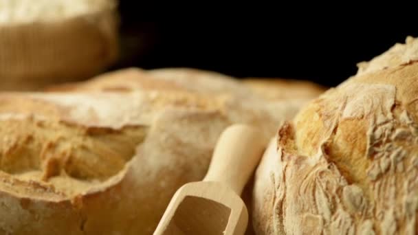 Pan rústico y trigo — Vídeo de stock