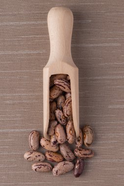 Pinto fasulye ile ahşap Kepçe