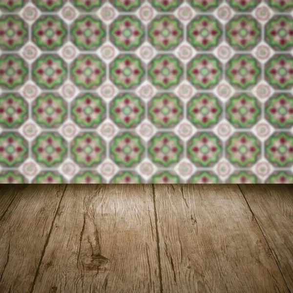 Tablero de tabla de madera y desenfoque de cerámica patrón de pared —  Fotos de Stock