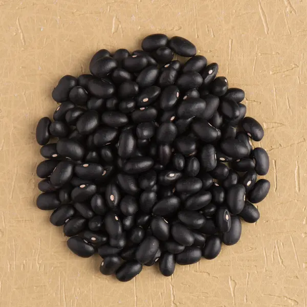 Circle of black beans — Stock Photo, Image