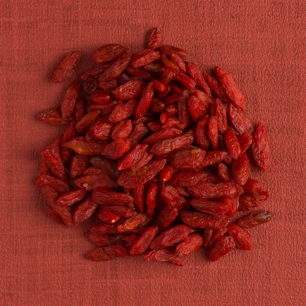 Circle of dry red goji berries — Stock Photo, Image