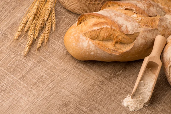 Rustisk brød og hvete – stockfoto