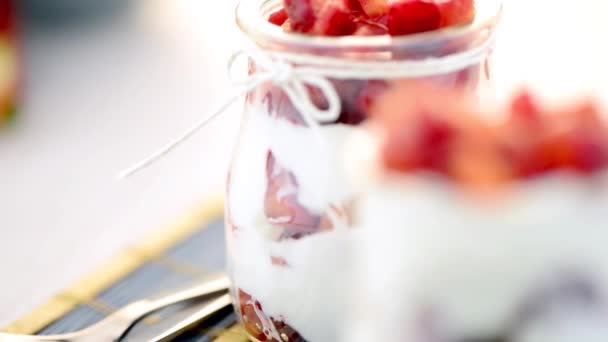 Strawberries desert with cream — Stock Video