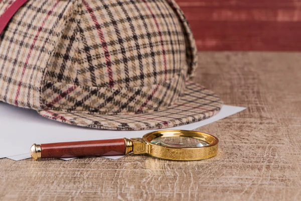 Sherlock Hat and magnifying glass — Stock Photo, Image